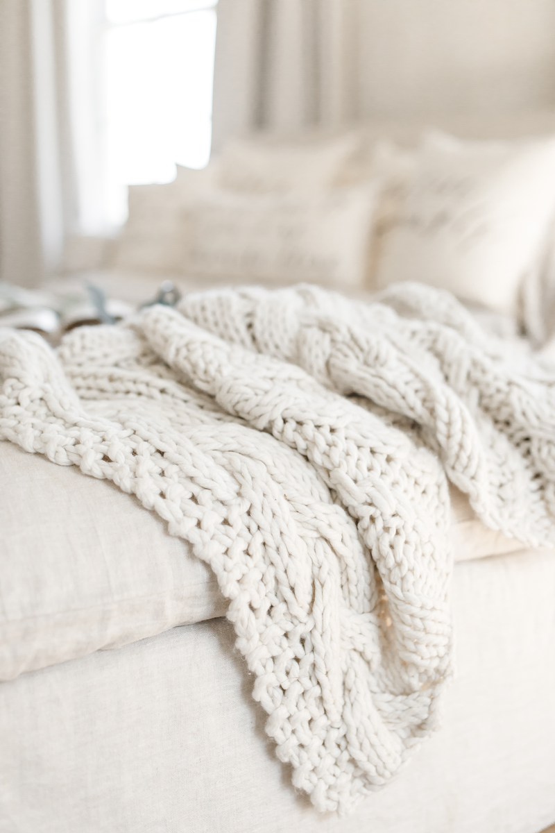 Chunky Knit Accent Throw Blanket